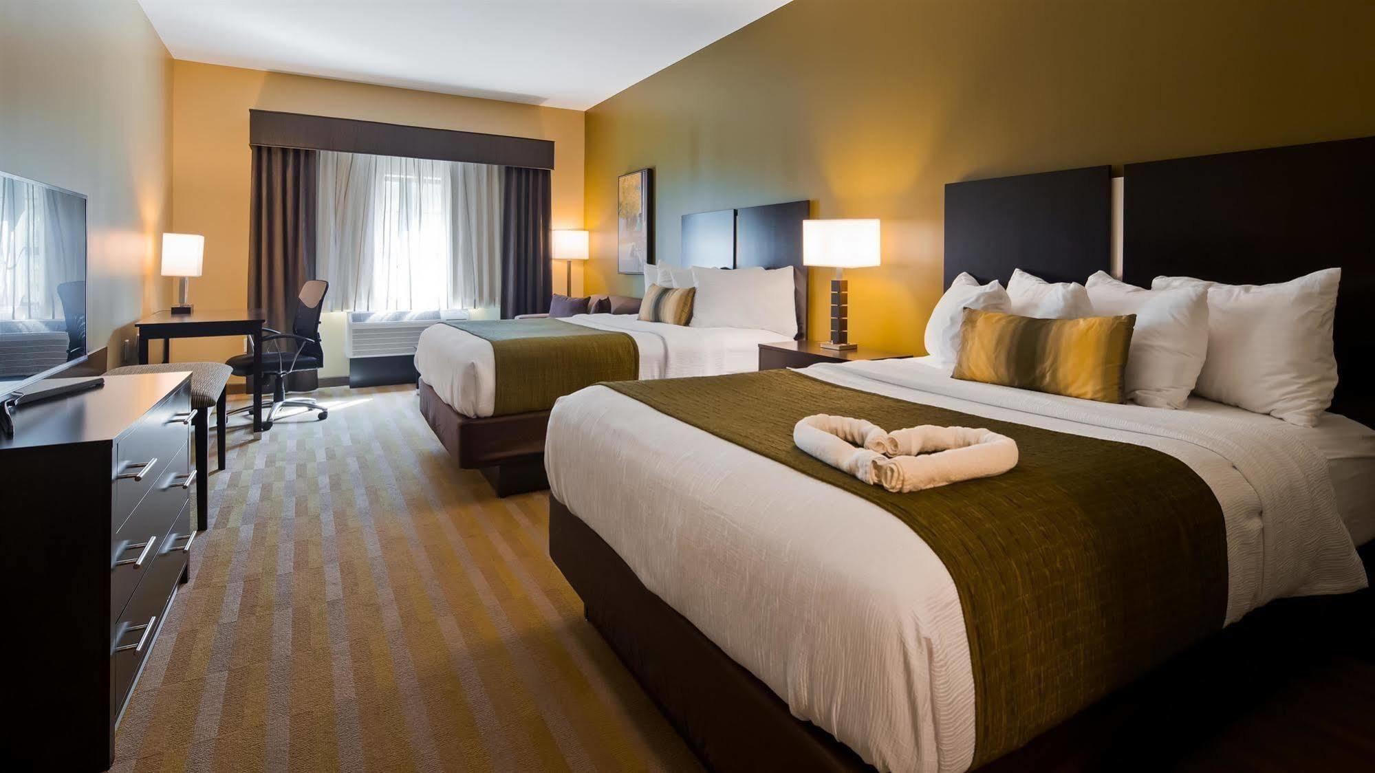 Best Western Plus Franciscan Square Inn & Suites Steubenville Buitenkant foto