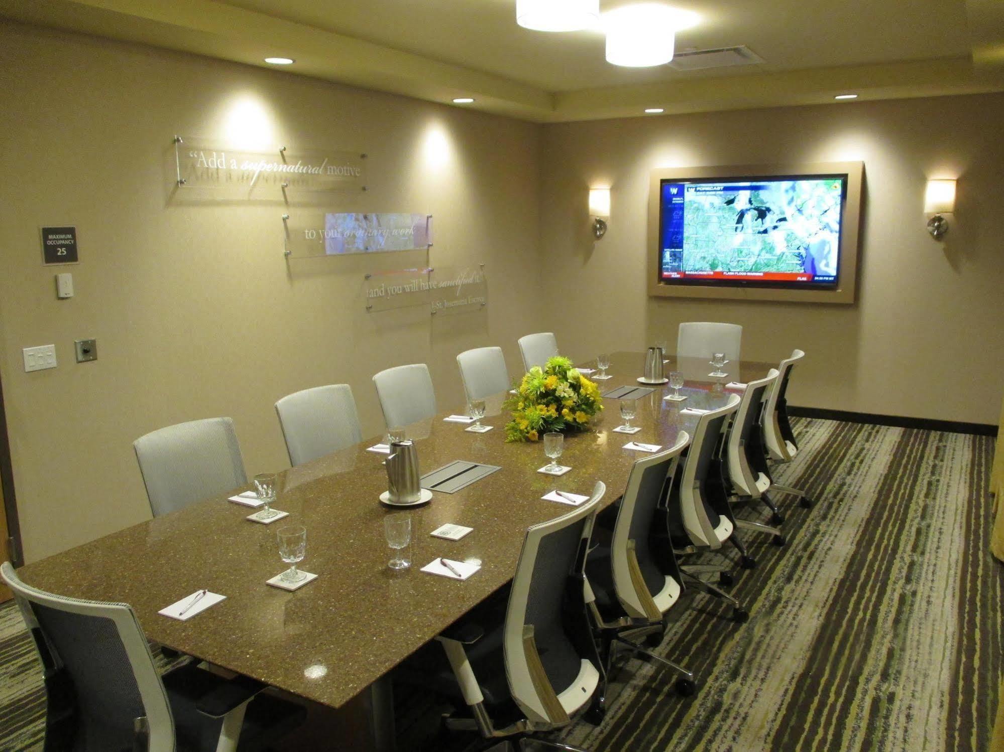 Best Western Plus Franciscan Square Inn & Suites Steubenville Buitenkant foto